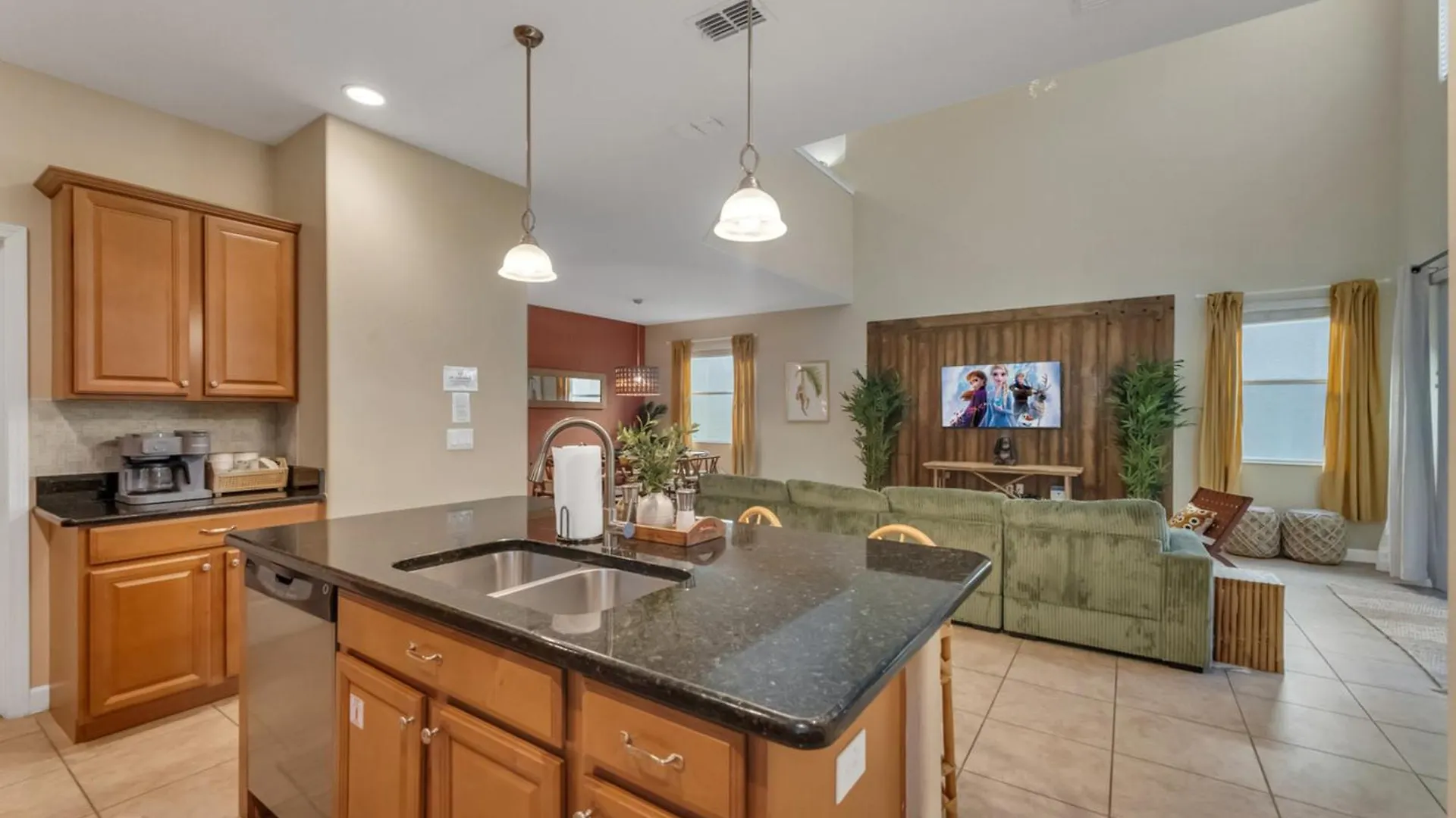 Holiday home 5bd - Movie Room, Pool, Bbq - Near World *