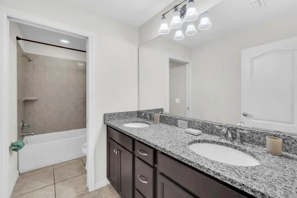 7 Bed Luxury With Great Amenities!