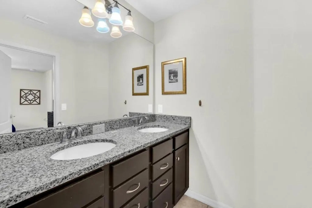 7 Bed Luxury With Great Amenities! *
