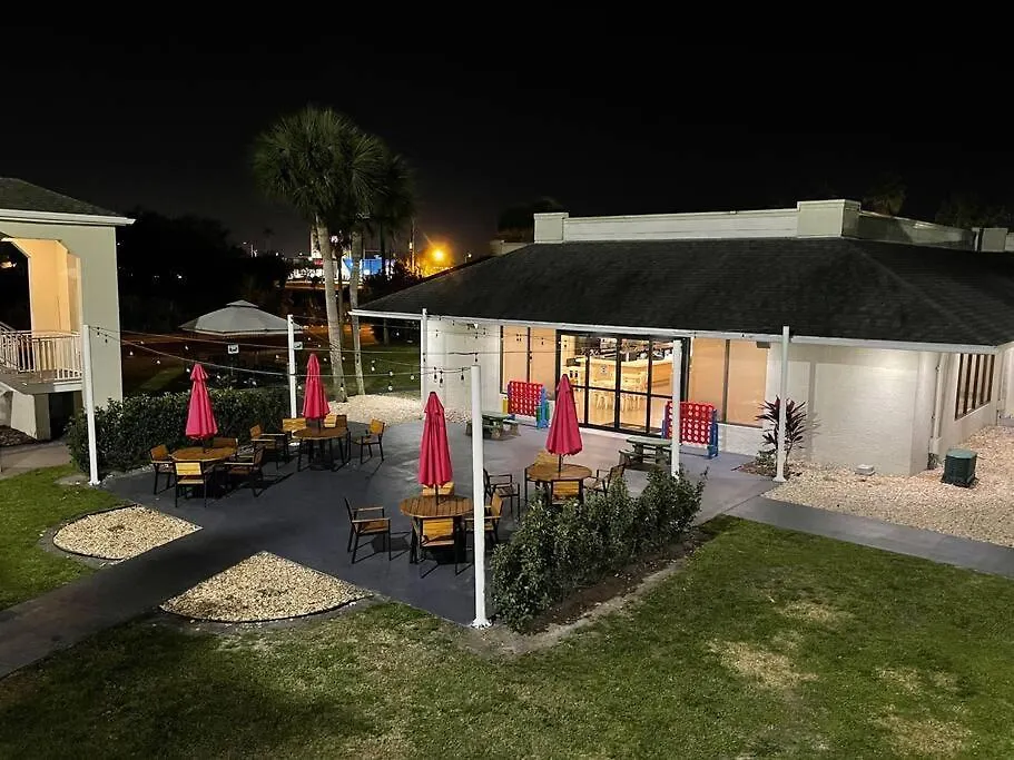 Newly In Cozy With Super Location To The Parks