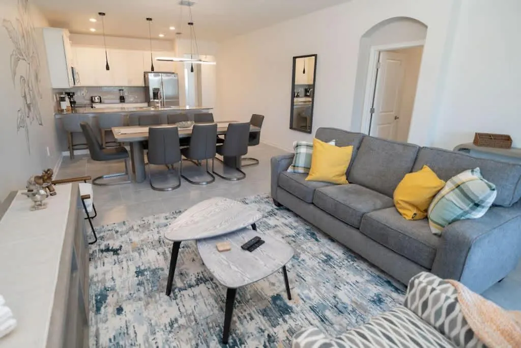 Luxurious Townhouse With Themed Near