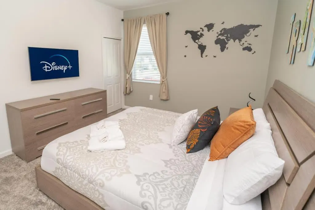 Luxurious Townhouse With Themed Near Holiday home *