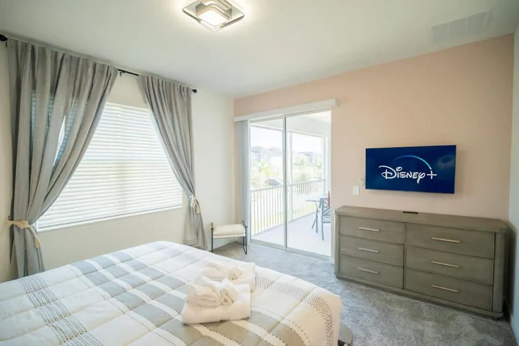 Luxurious Townhouse With Themed Near Holiday home *