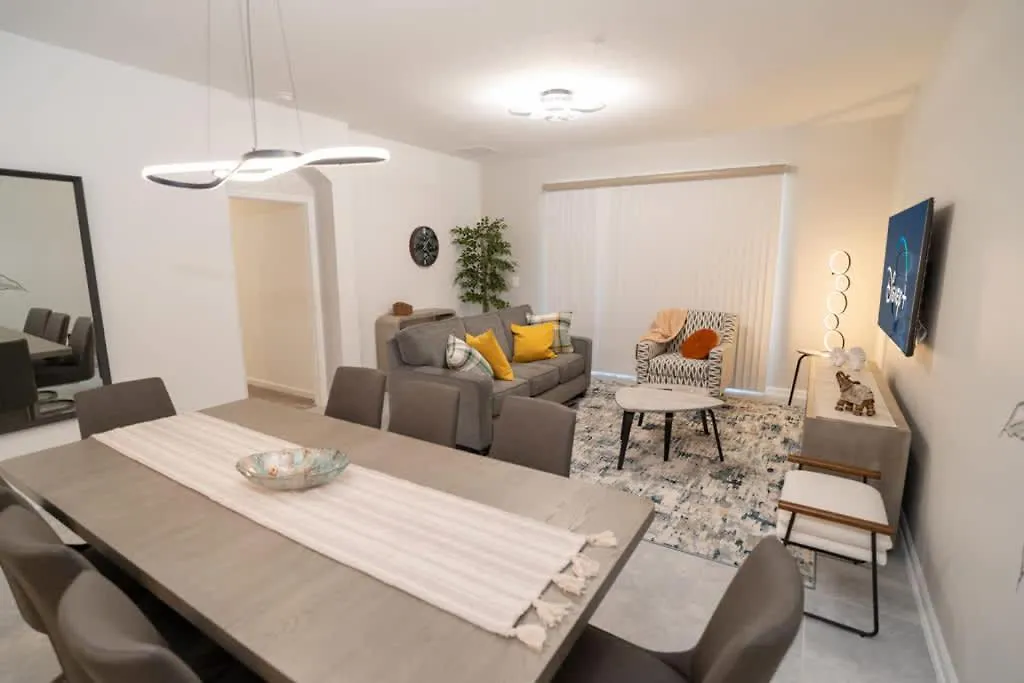 Luxurious Townhouse With Themed Near