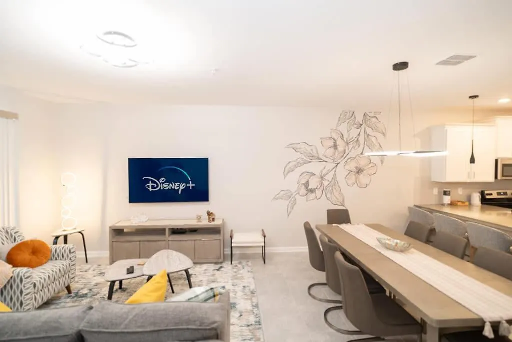 Holiday home Luxurious Townhouse With Themed Near