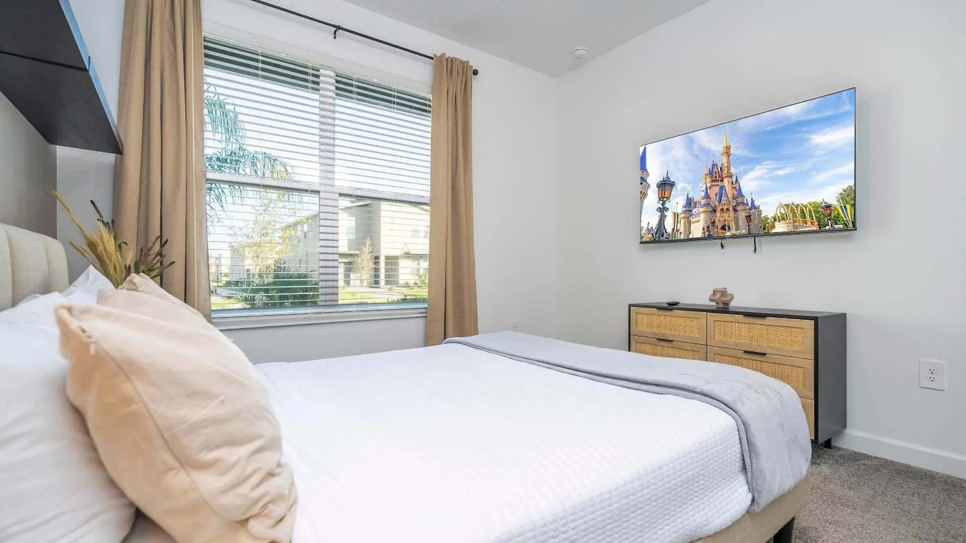 Villa Modern 5bed With Pool & In 560 *