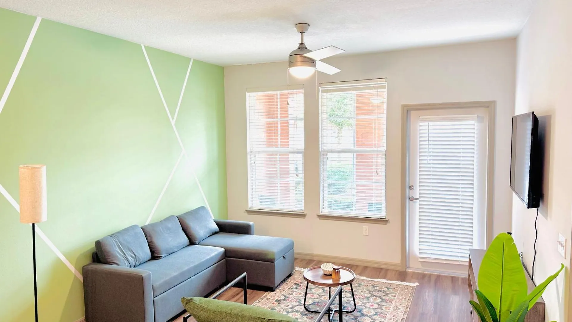 Entire Apartment, Pet-friendly King Bed, 15 Min To & Resort-style Amenities Apartment *