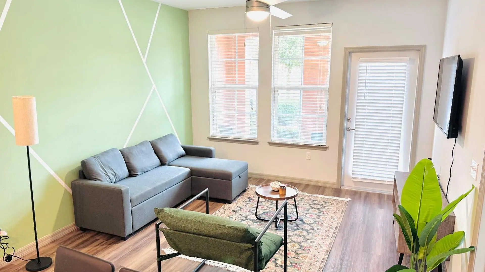 Entire Apartment, Pet-friendly King Bed, 15 Min To & Resort-style Amenities Apartment