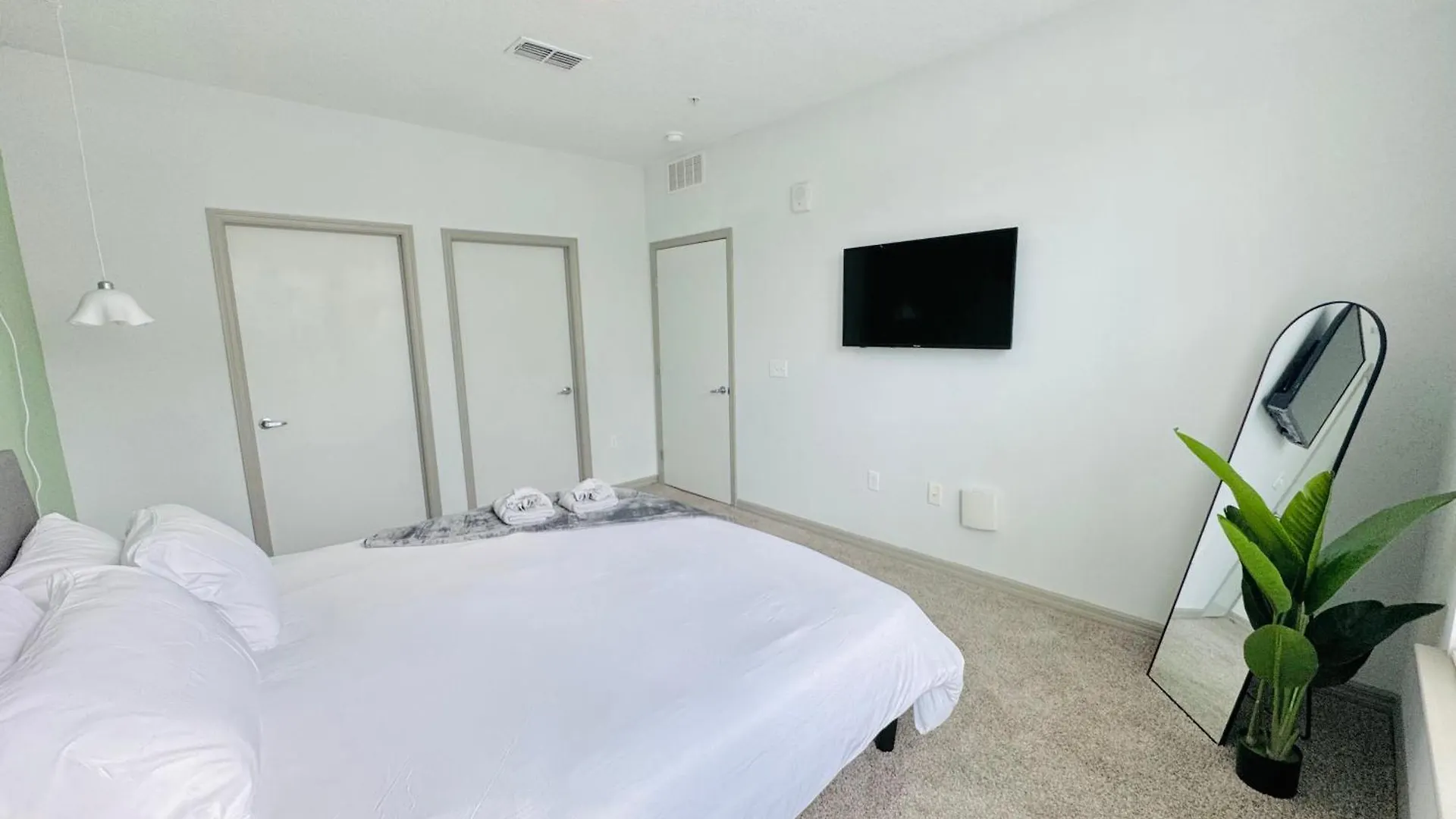 Entire Apartment, Pet-friendly King Bed, 15 Min To & Resort-style Amenities Apartment