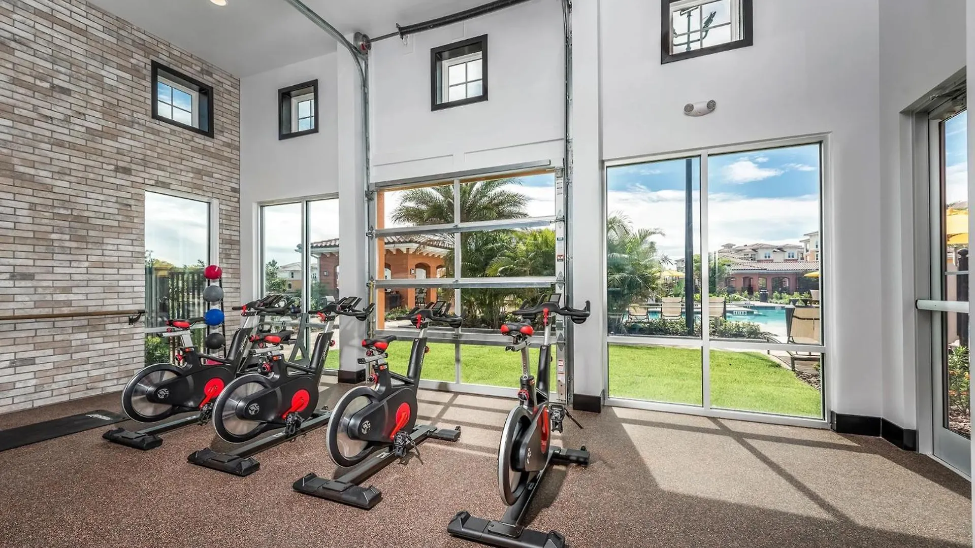 Apartment Entire With Relaxing King Bed, Pets Welcome, 15 Min To Parks, Resort-style Amenities *