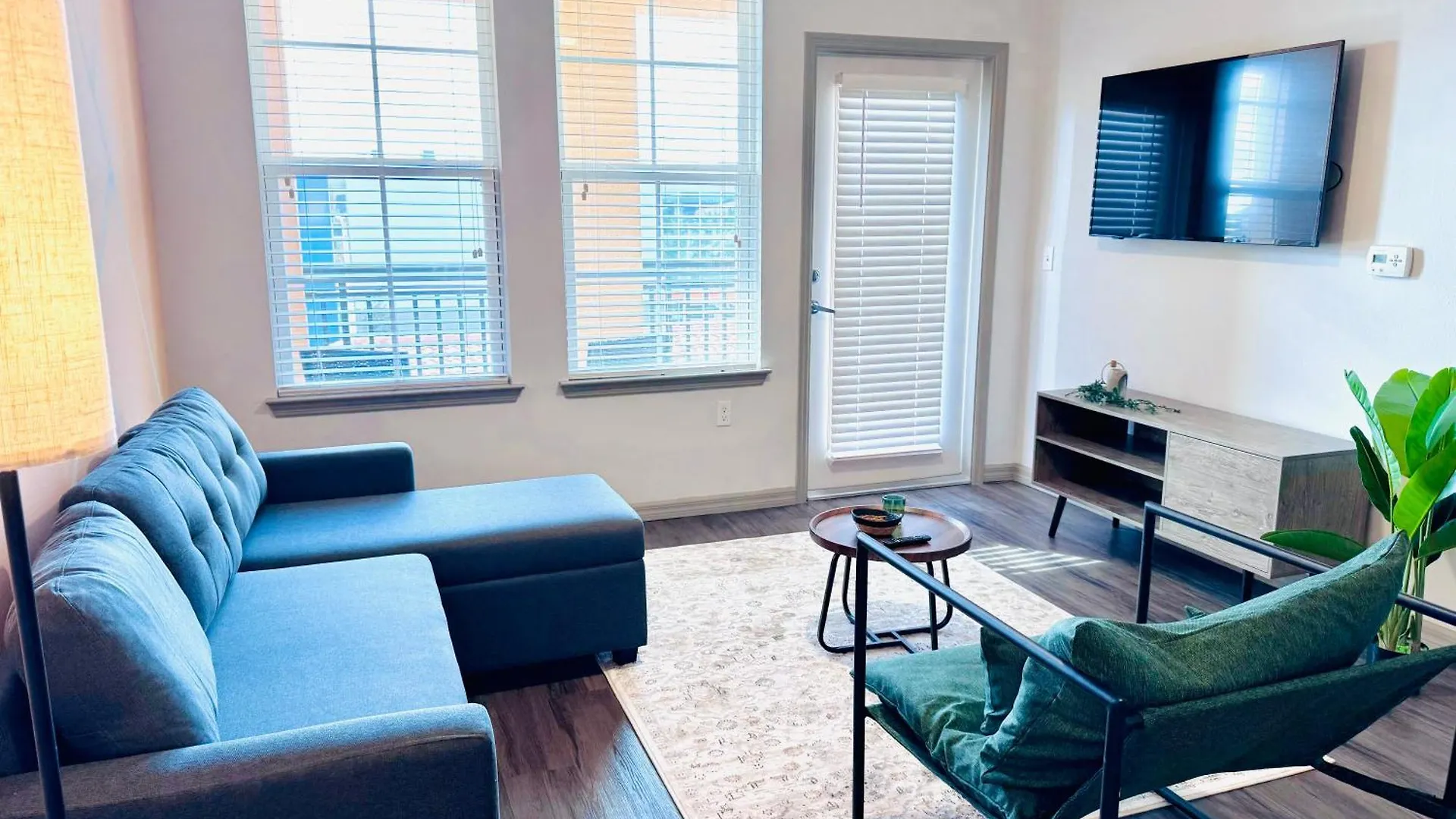 Entire With Relaxing King Bed, Pets Welcome, 15 Min To Parks, Resort-style Amenities Apartment