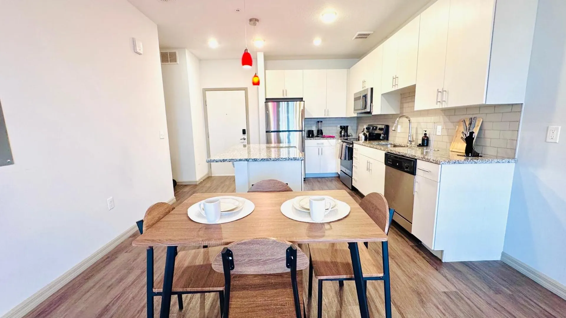 Entire With Relaxing King Bed, Pets Welcome, 15 Min To Parks, Resort-style Amenities Apartment