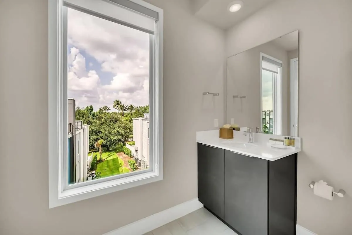 New Modern Oasis Near * Kissimmee