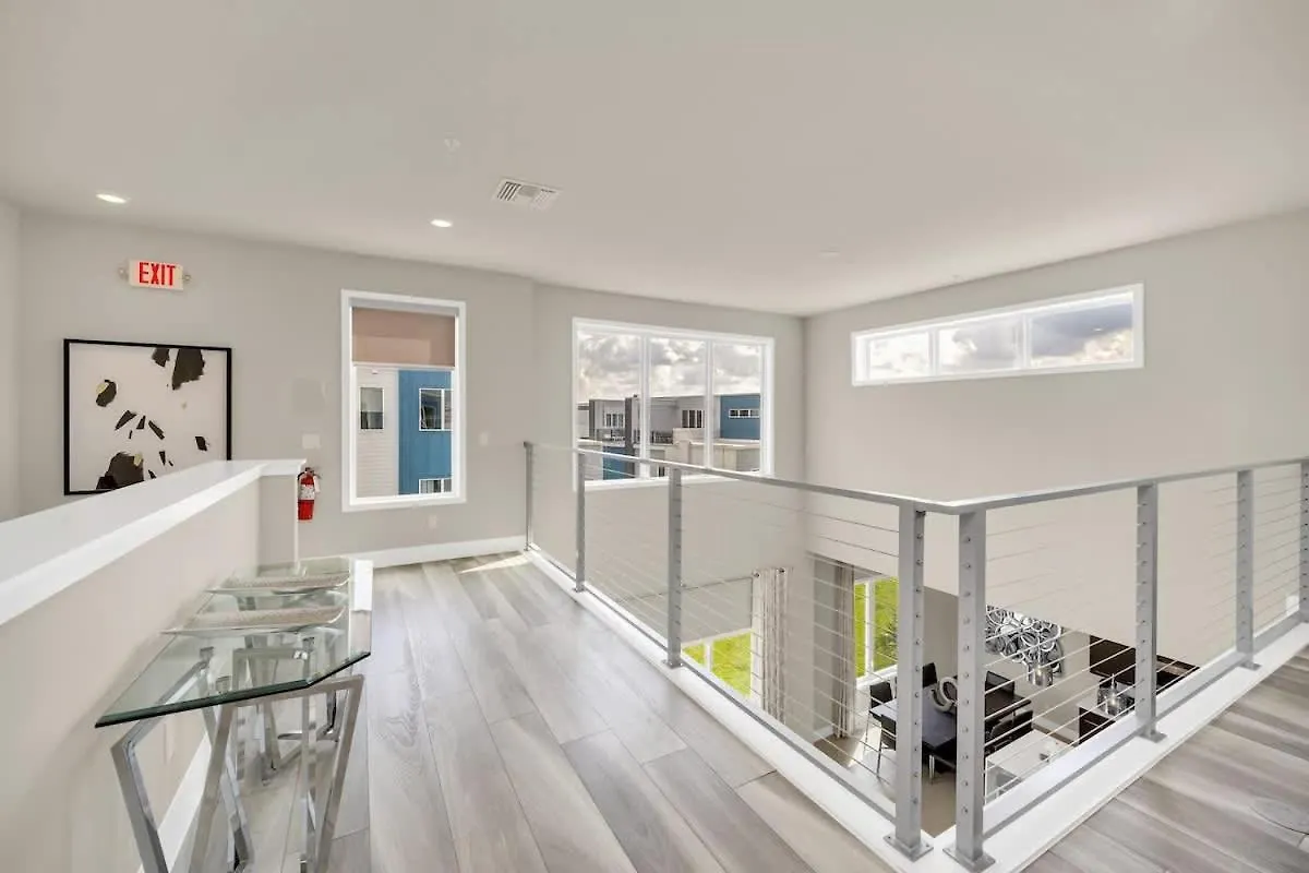 New Modern Oasis Near Holiday home *