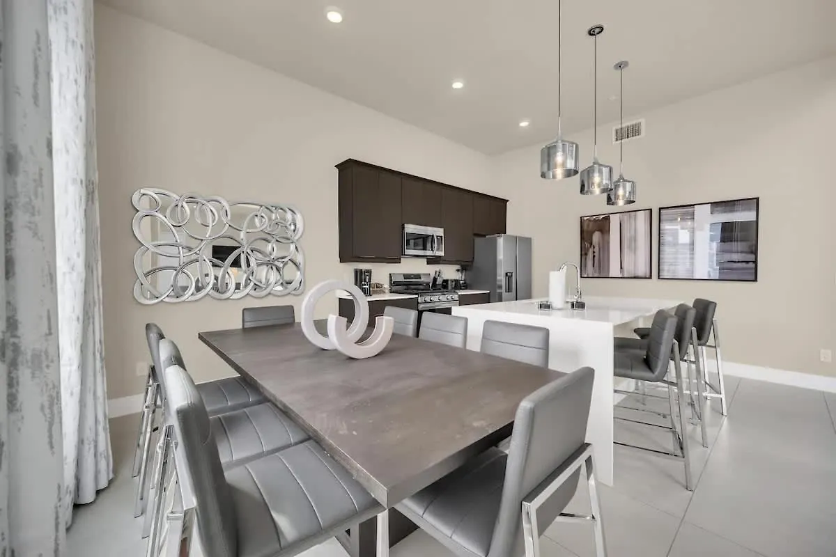 Holiday home New Modern Oasis Near *