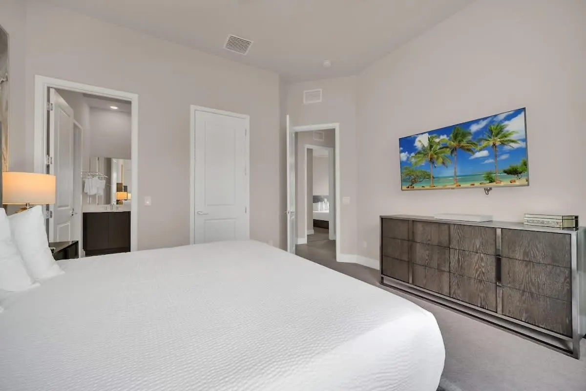 New Modern Oasis Near Kissimmee