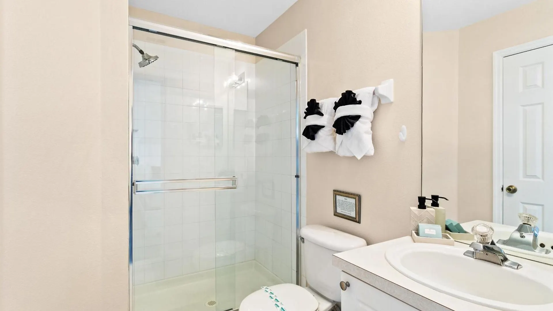 Villa Last Minute Getaway Private Pool Hot Tub Games Room. Book Now 64097