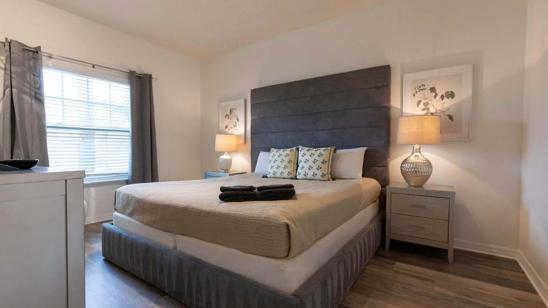 Fabulous Townhome Near The Parks Holiday home