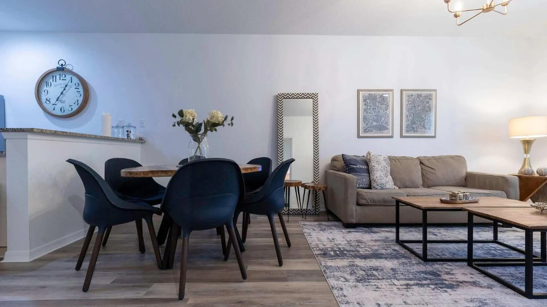 Fabulous Townhome Near The Parks *