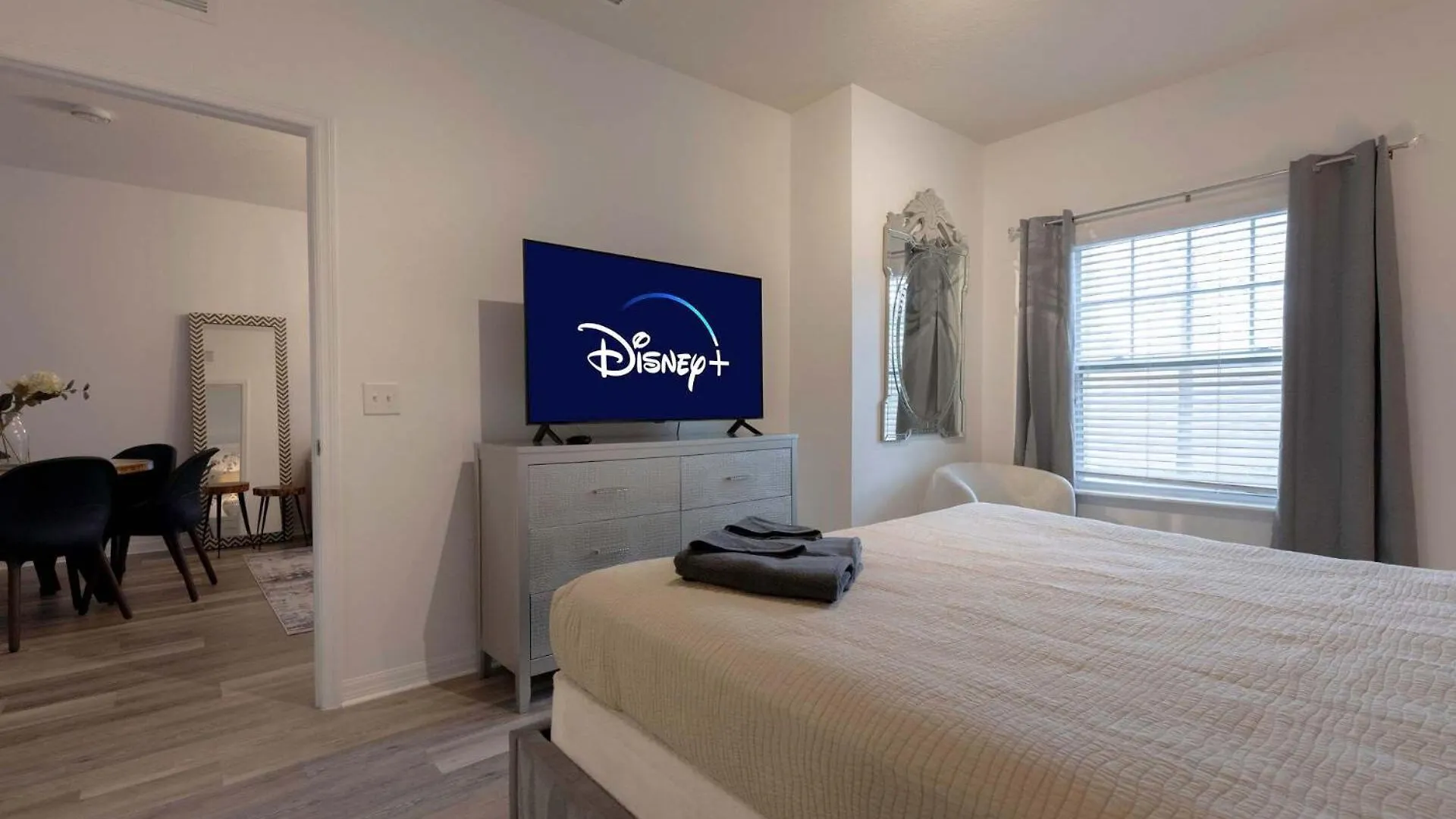 Fabulous Townhome Near The Parks Holiday home *