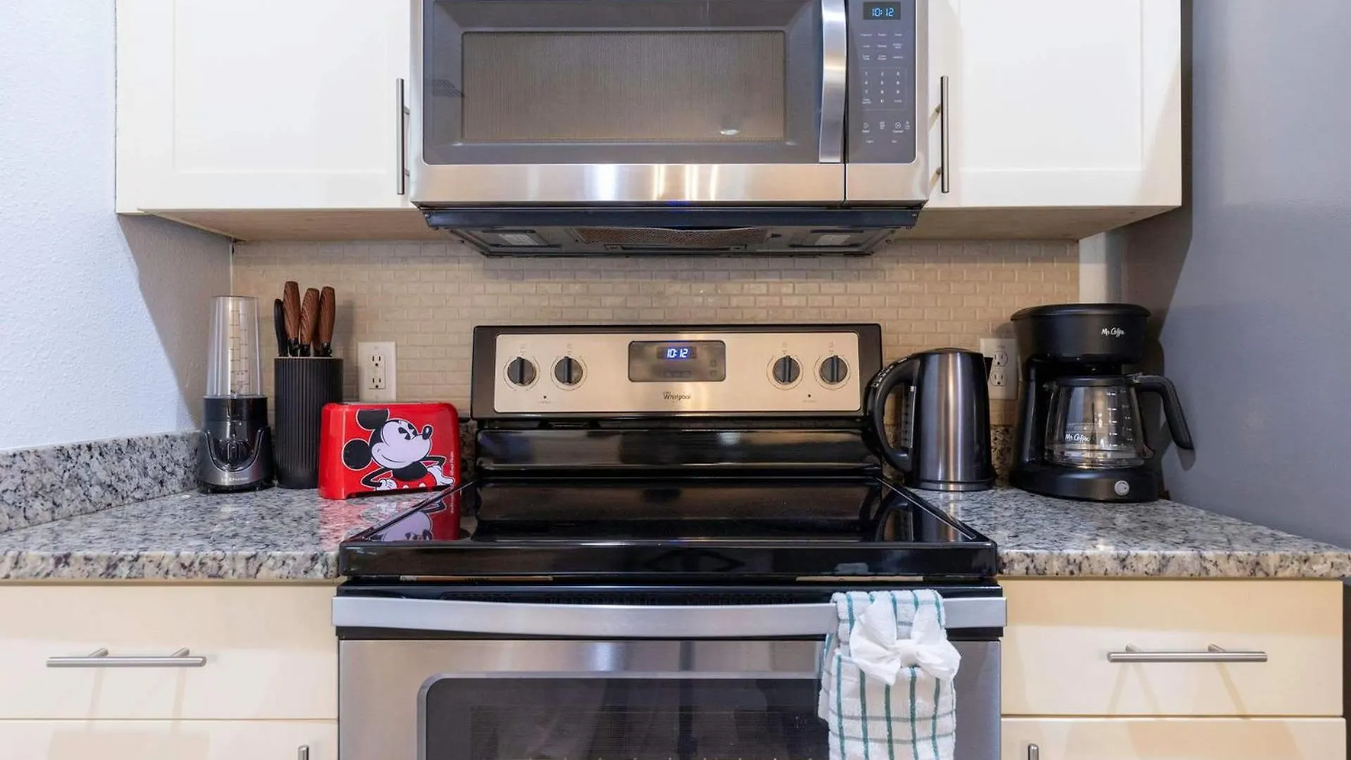 Fabulous Townhome Near The Parks Holiday home *