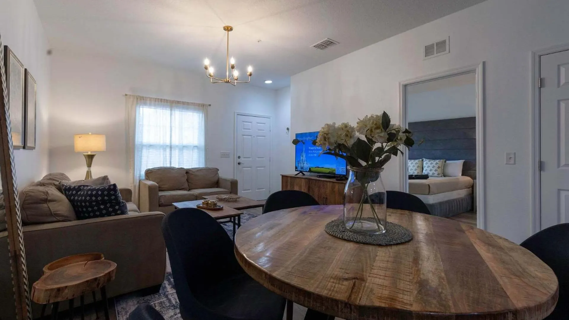 Fabulous Townhome Near The Parks Holiday home