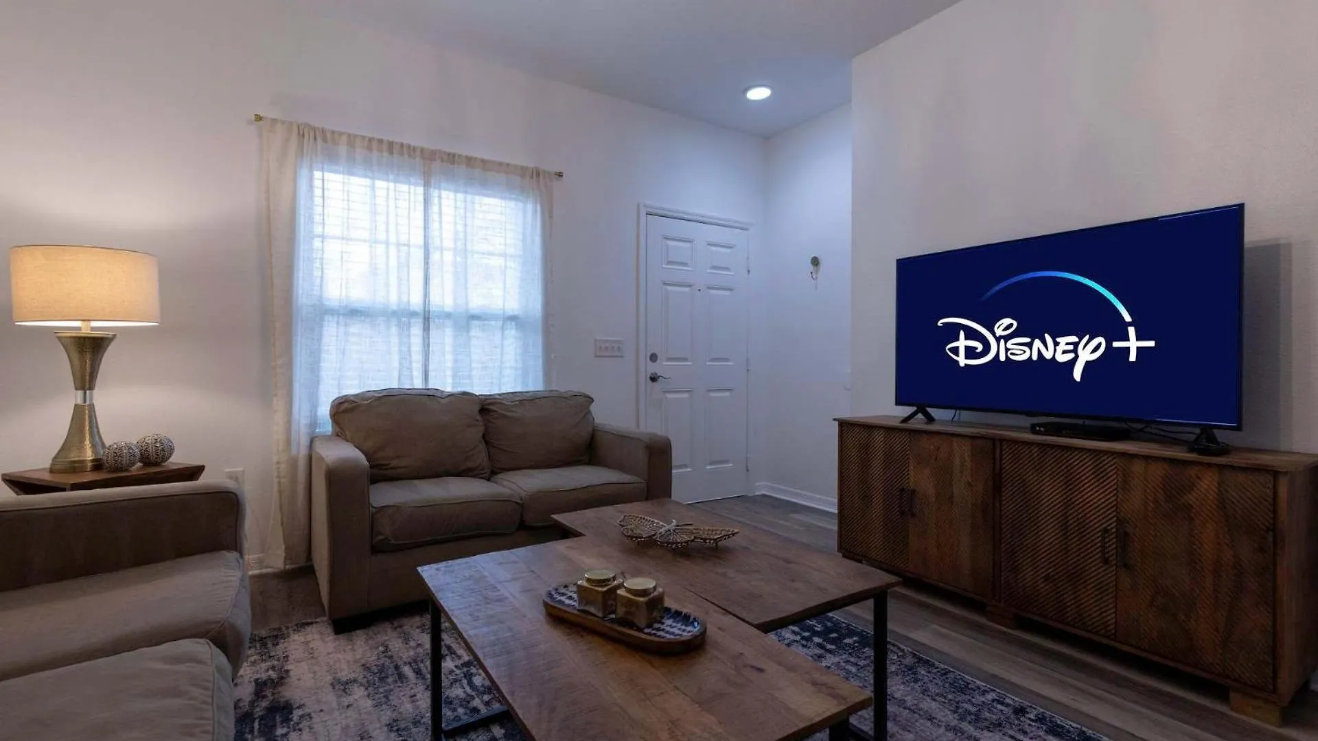 Fabulous Townhome Near The Parks Holiday home *