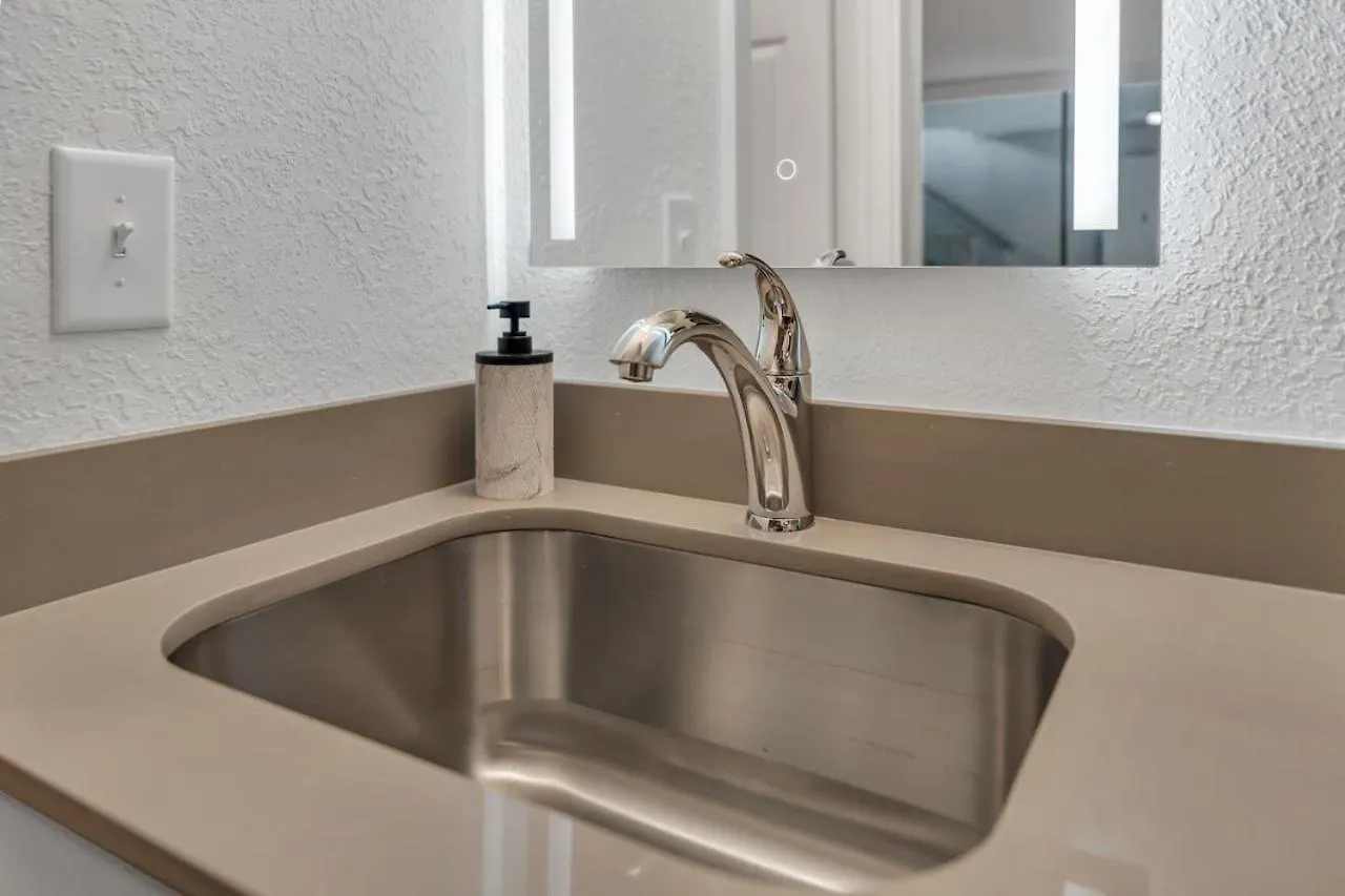 Apartment King Retreat W Pool And Free Parking 7 Mins To Kissimmee
