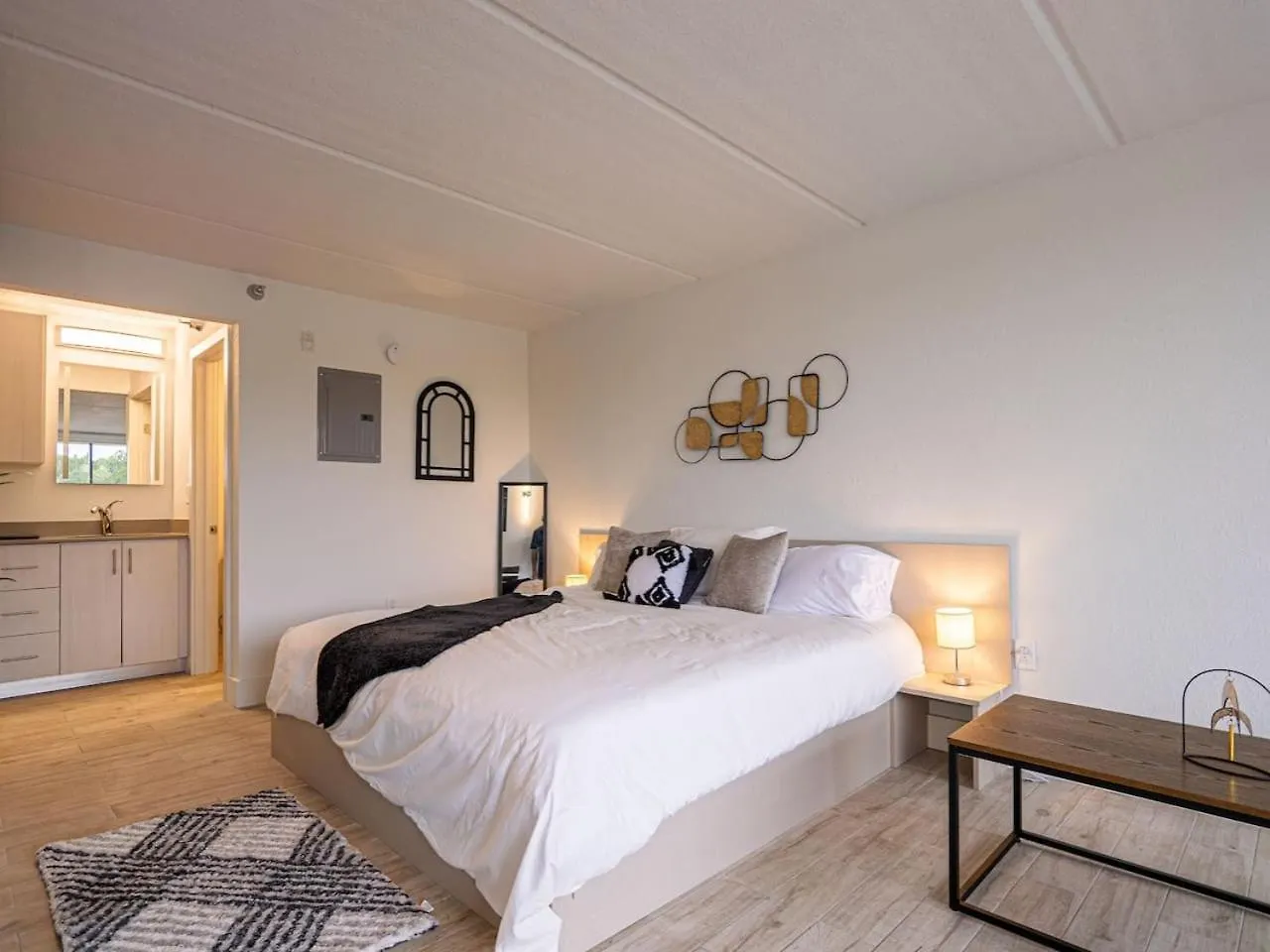 Modern Close To World And Free Parking