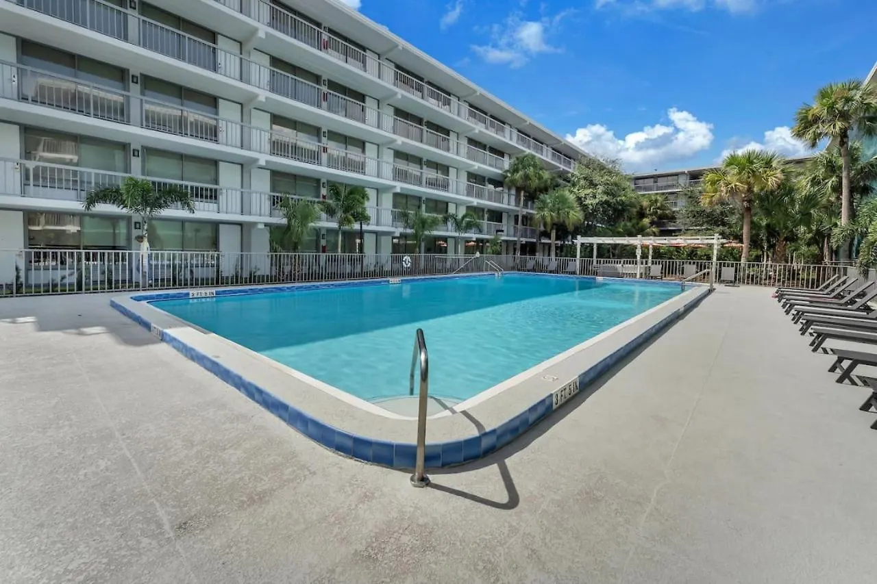 Apartment Modern Close To World And Free Parking *