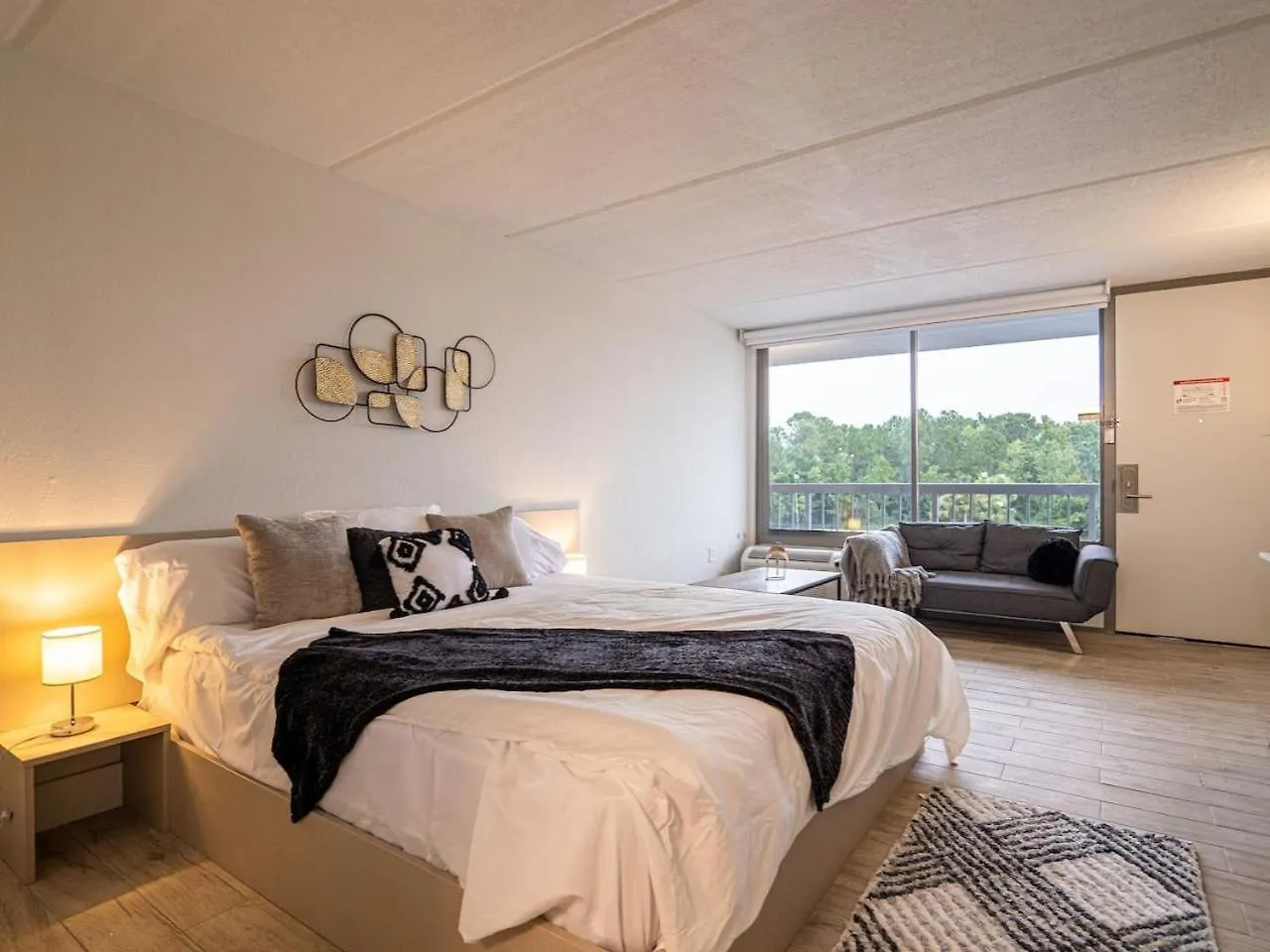 Modern Close To World And Free Parking Apartment Kissimmee