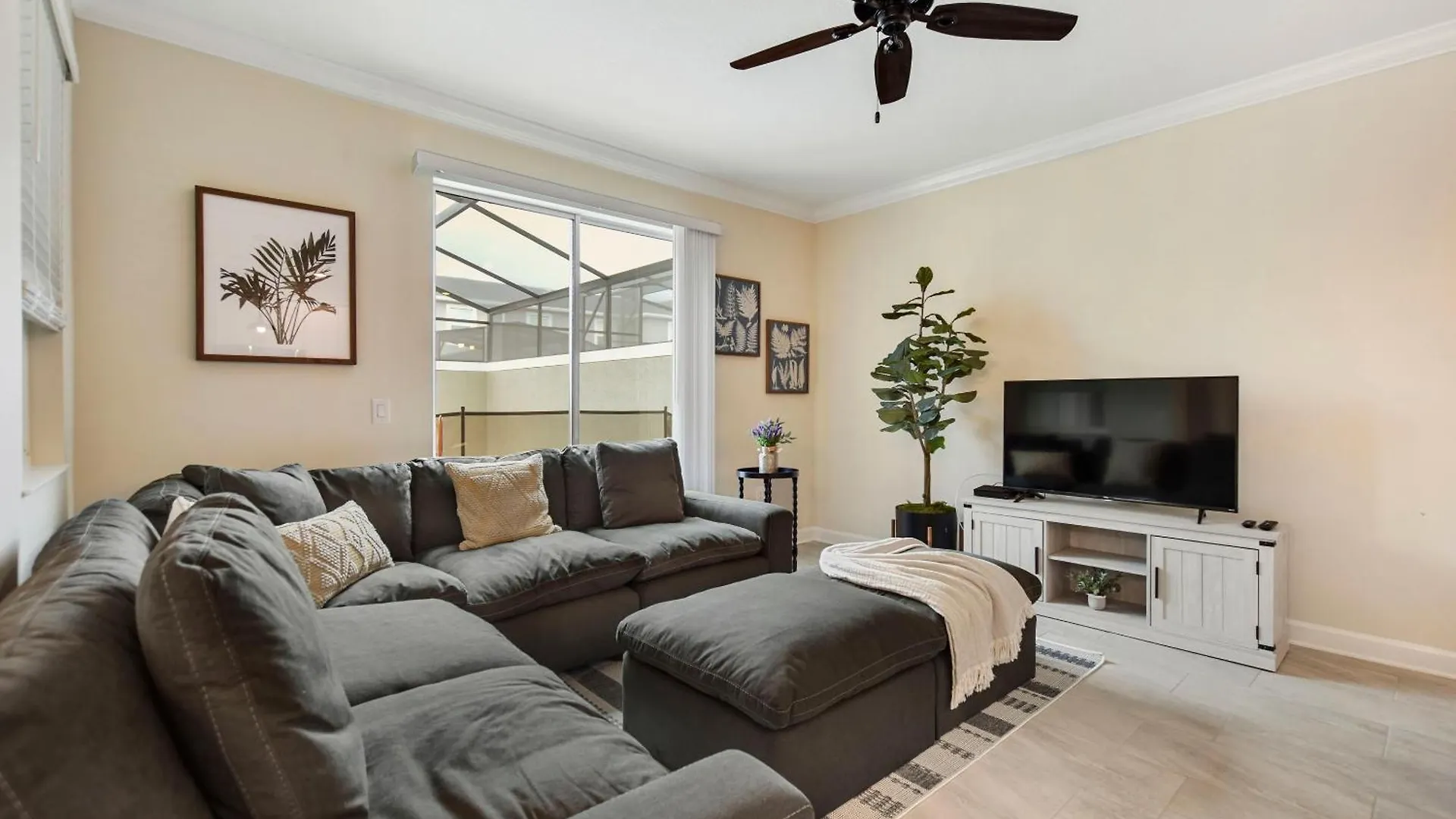 Barefoot Breeze - Storey By Shine 833 Kissimmee
