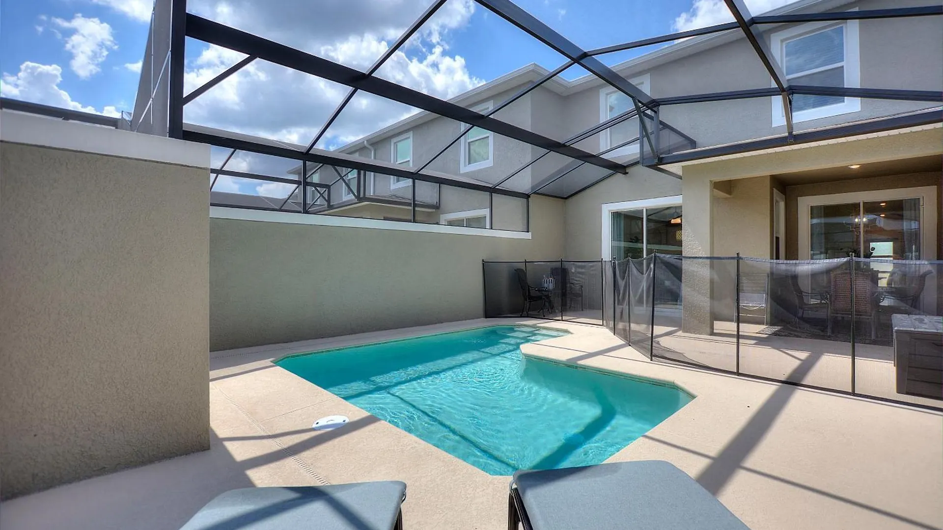 Plush Pelican, At Storey By Shine 839 * Kissimmee