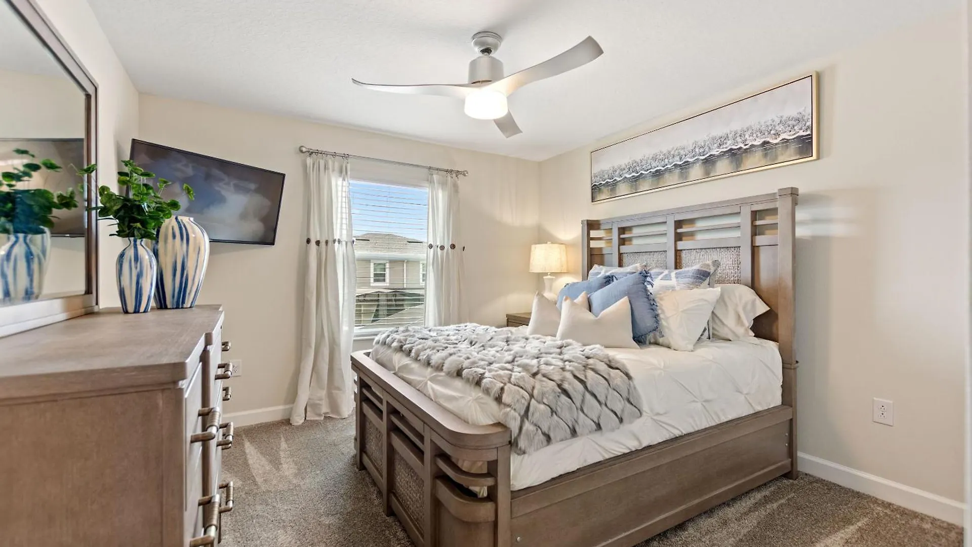 Plush Pelican, At Storey By Shine 839 Apartment *
