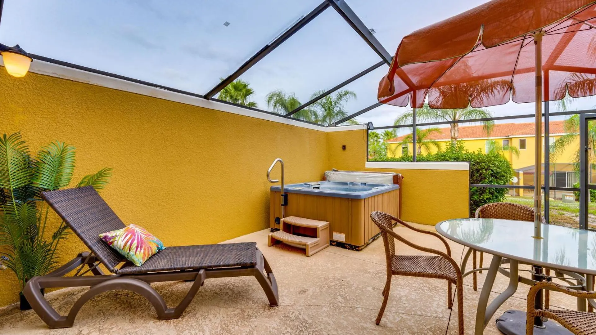 Holiday home 4 Mi To World Townhome With Hot Tub And Lanai!