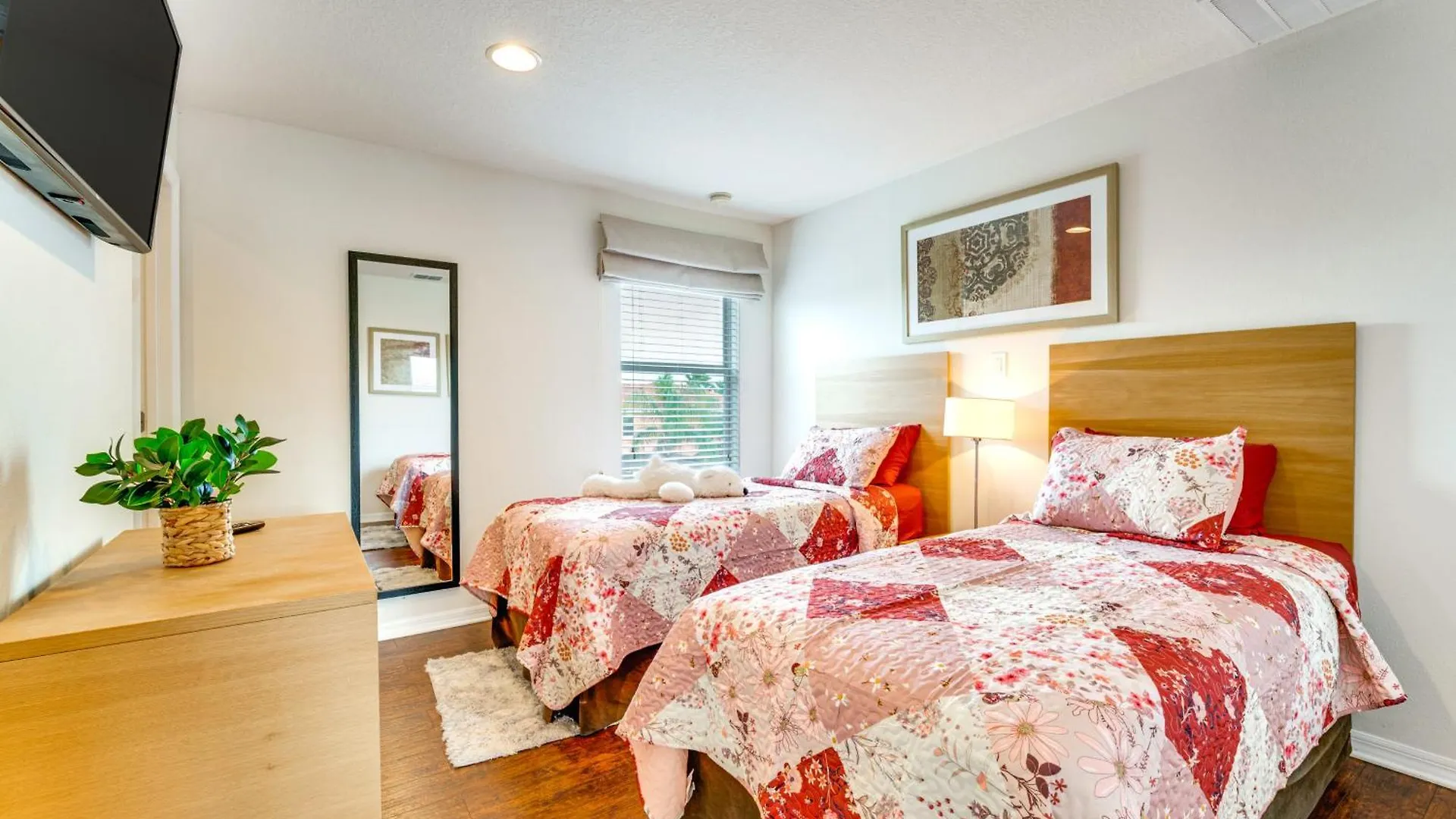 Holiday home 4 Mi To World Townhome With Hot Tub And Lanai!