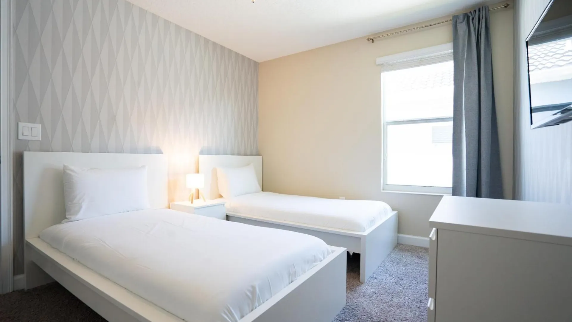 Storey Pool With Amenities Near Kissimmee
