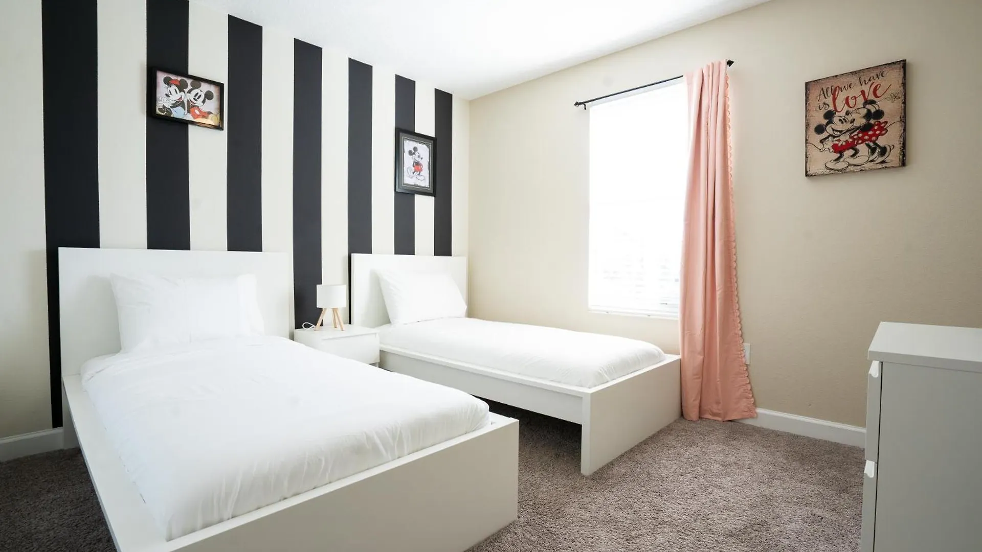 Storey Pool With Amenities Near Kissimmee