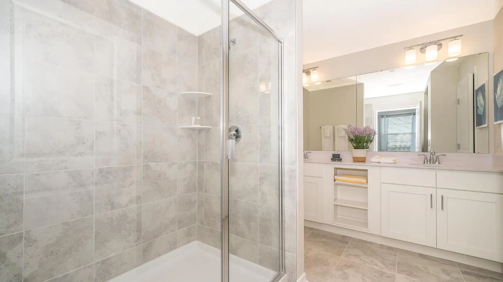 Elegant 2bed In Storey Prime Location *