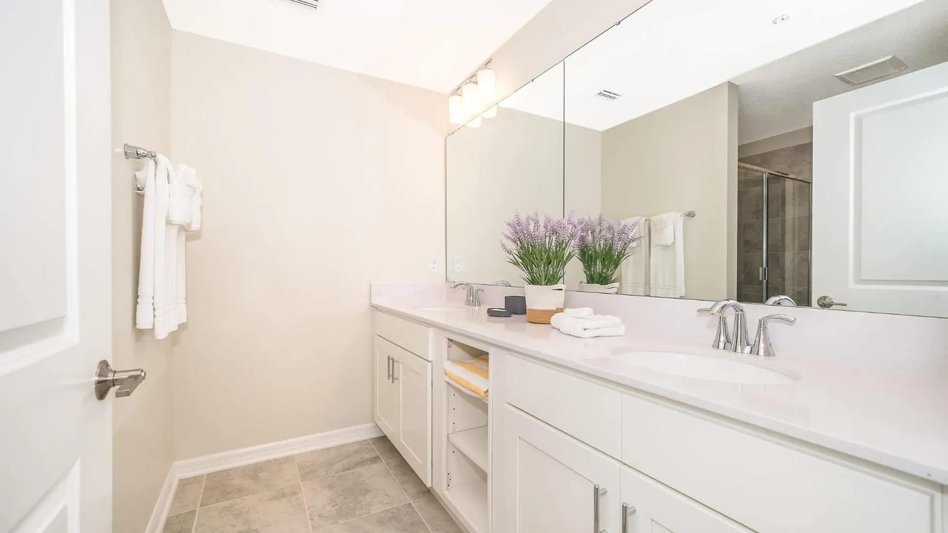 Elegant 2bed In Storey Prime Location Apartment