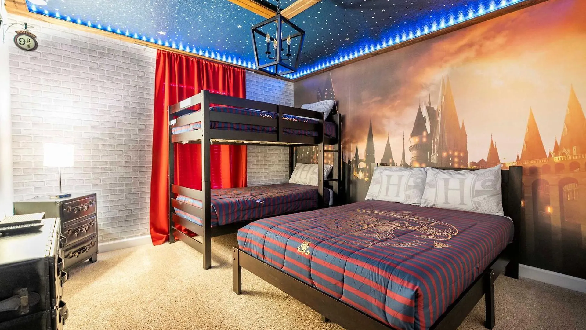 Great Mickey & Harry Potter Beds Spot Holiday home