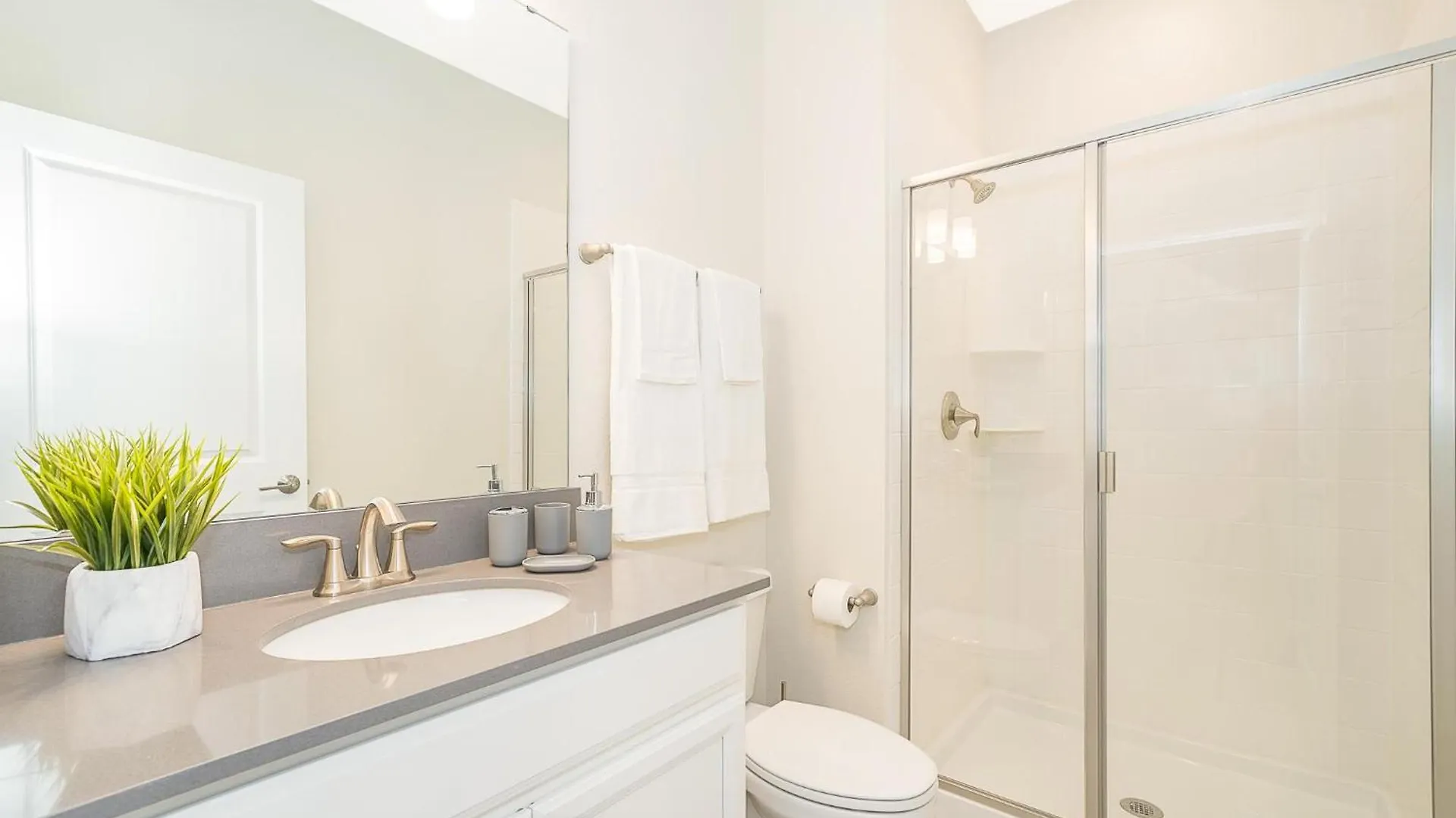 4832bn Townhouse 4 Bedrooms & 3 Bathrooms + Pool Holiday home Kissimmee