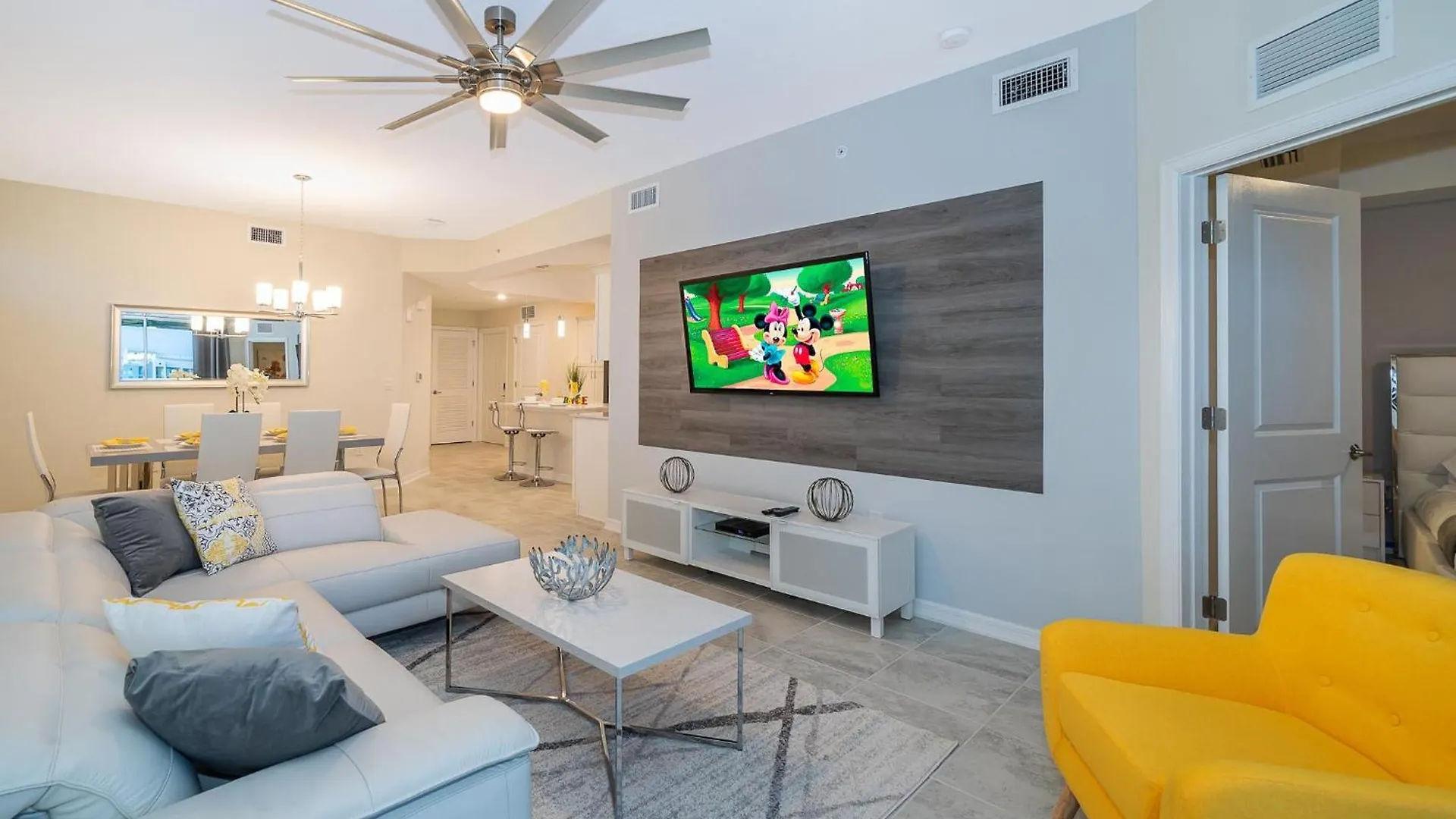 3150-308br Storey Lake, 3/2 Pool View