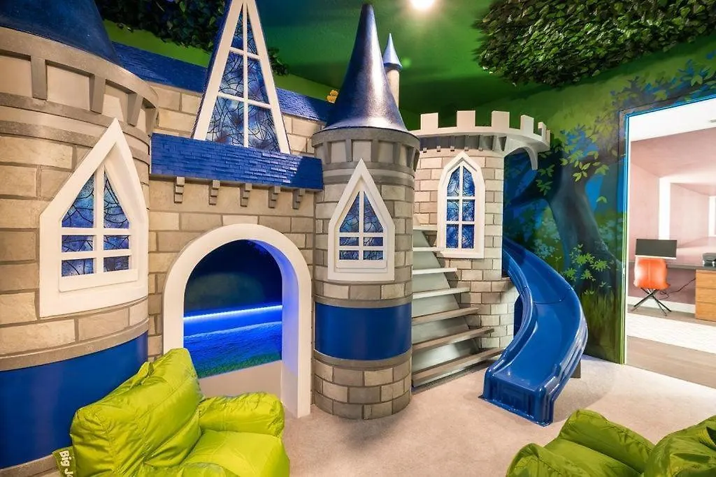 Modern 7 Bdrm Mansion With Themed Bedrooms At The Bear's Den Holiday home Kissimmee