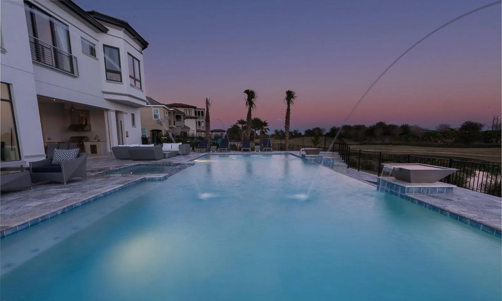 Infinity Pool 11 Bdrm Oasis With Golf Views At Reunion Holiday home