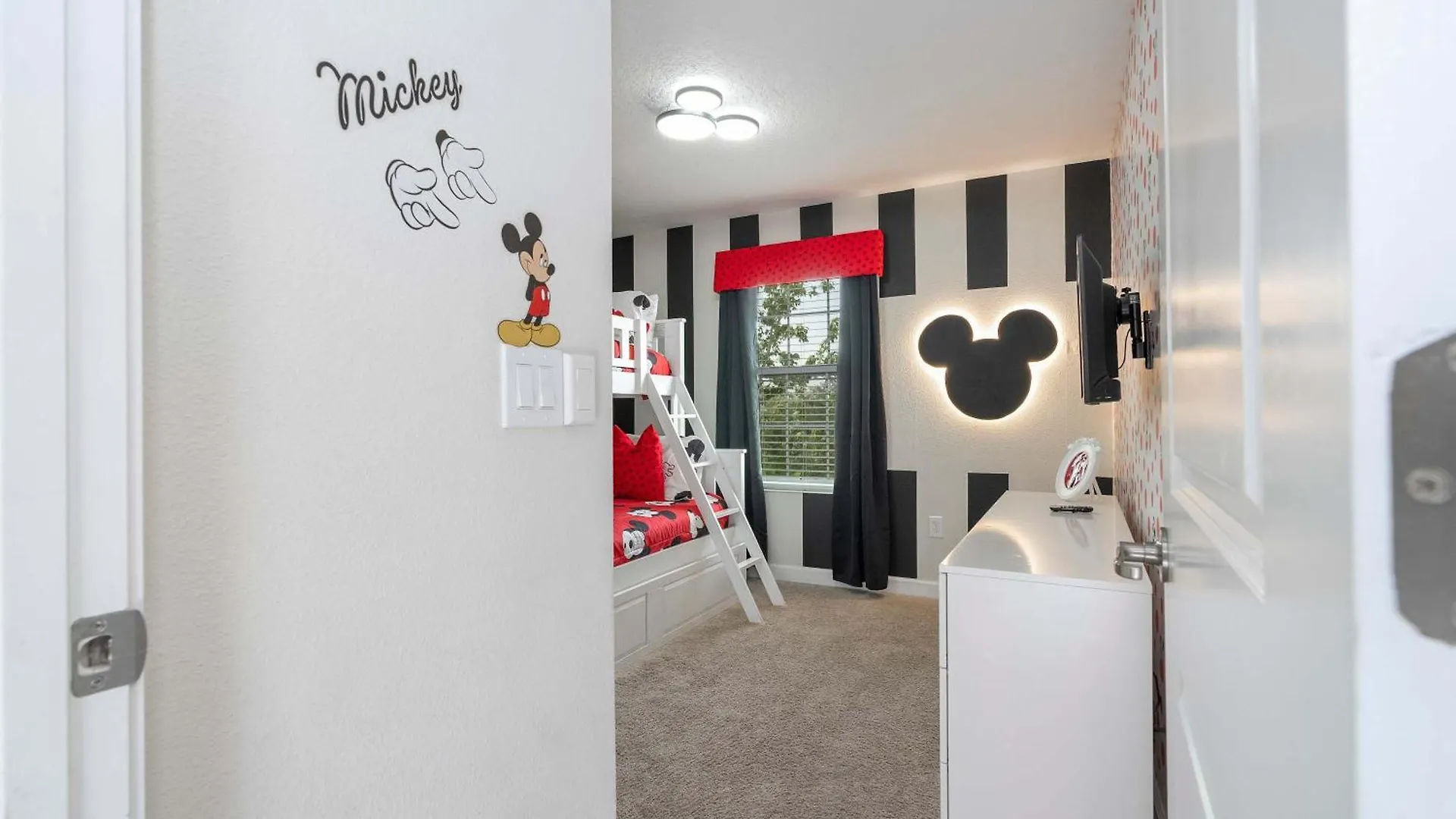 Holiday home 6bed , Themed Rooms, Game Room, Storey *