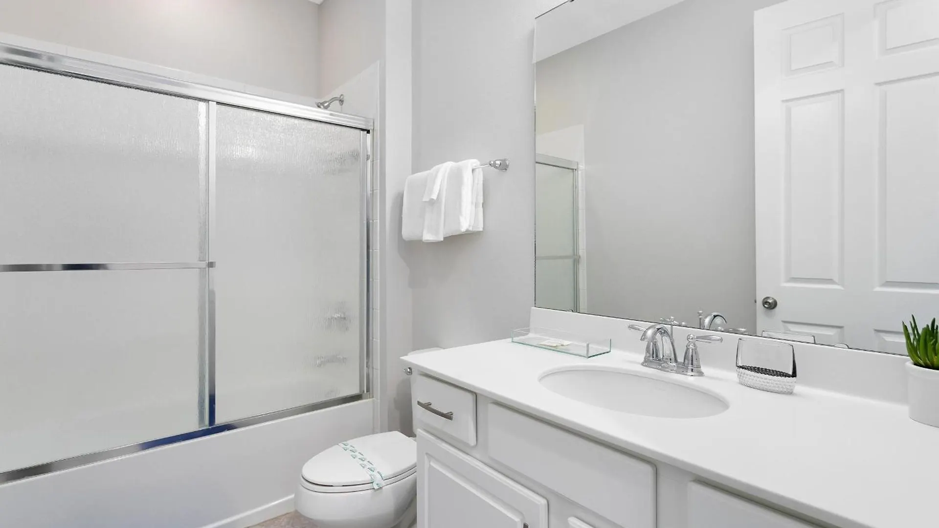 Luxury Town With Splash Pool In Solara Apartment