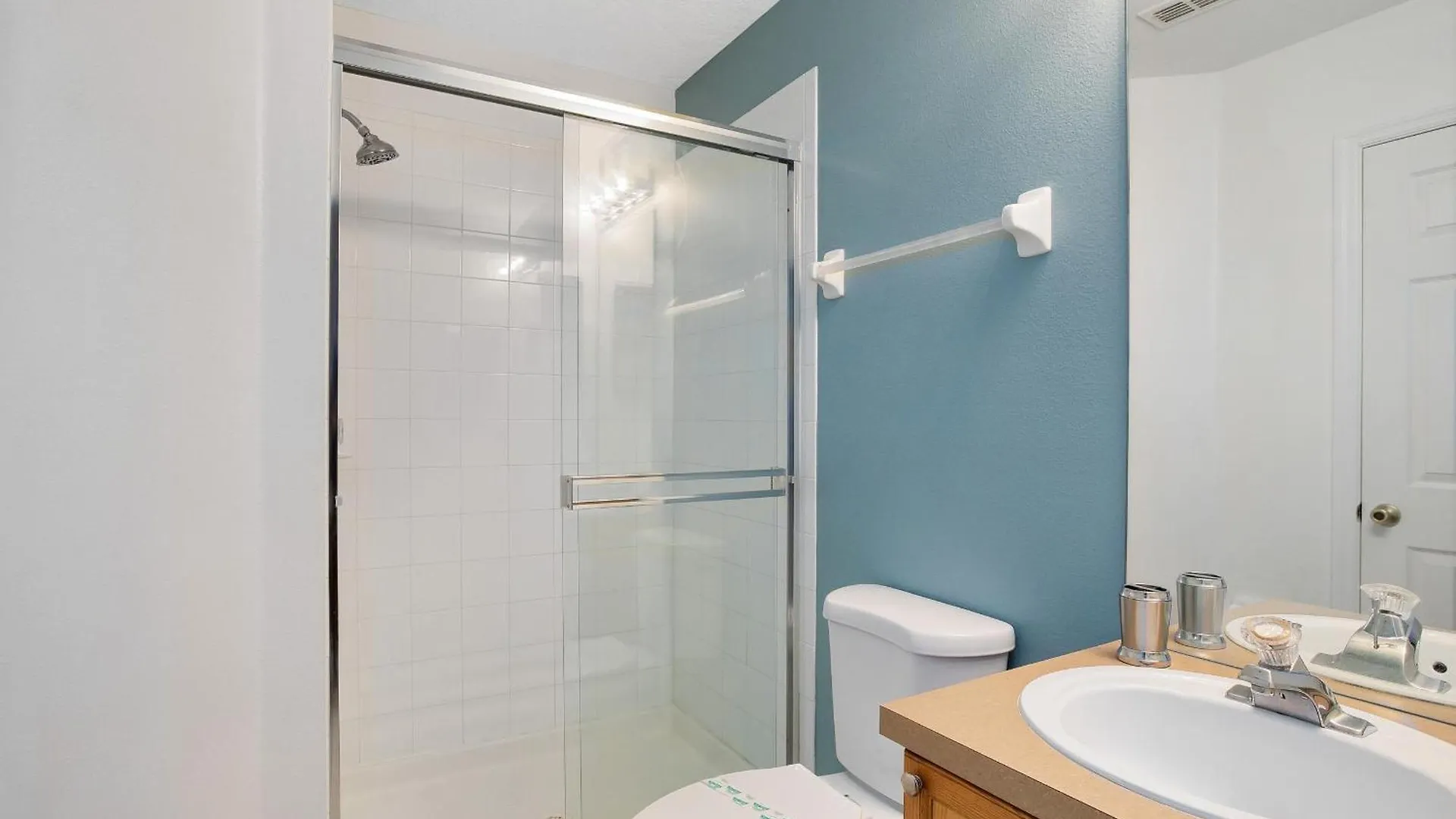 别墅 Immaculate 4 Bedrooms 3 Bathroom In Windsor Palms