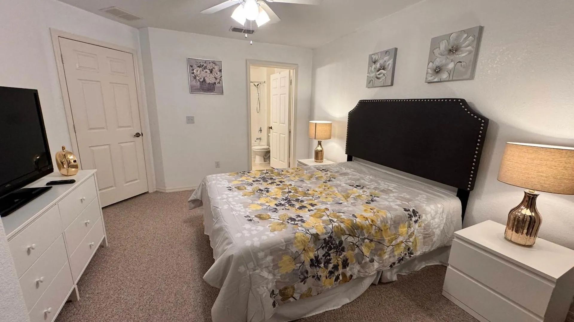 Holiday home Cozy Vacation Townhome 4bd-3ba Sd2607