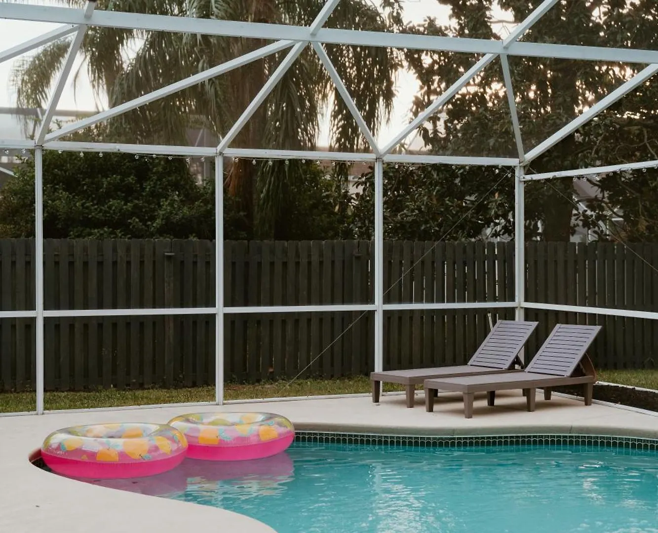 Luxury Private Pool Near With Fire Pit, Game & Holiday home *